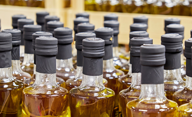 Mapa apreende 9 mil garrafas de azeite de oliva fraudado no Paraná
