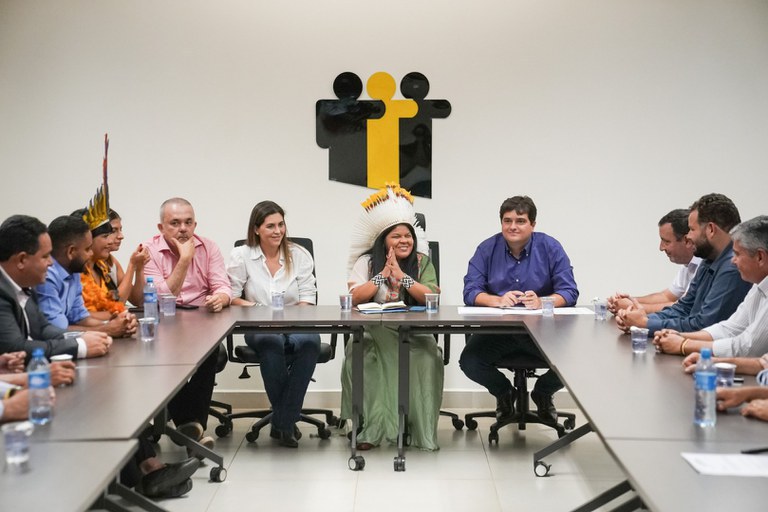 Ministra dos Povos Indígenas promove diálogo inédito com autoridades locais em Mato Grosso do Sul