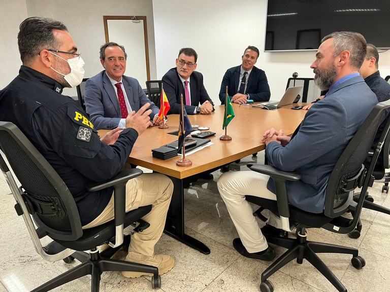 Polícia Rodoviária Federal Reforça Laços Internacionais em Encontro com Delegação Espanhola