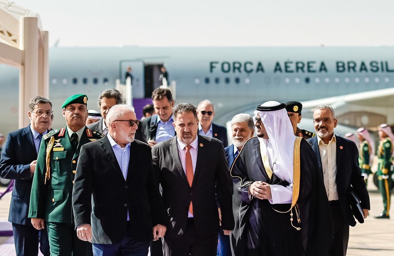 Presidente Lula cumpre agenda na capital da Arábia Saudita em busca de investimentos para o Brasil