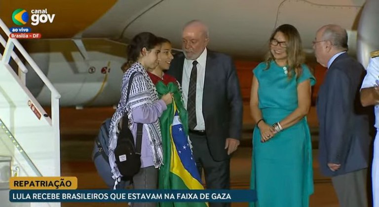 Repatriados da Faixa de Gaza chegam a capital do Brasil