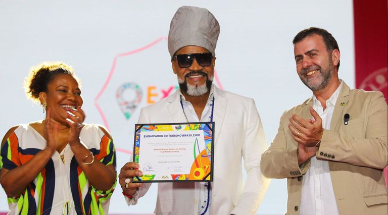 Representante da cultura afro-brasileira, Carlinhos Brown é o novo Embaixador do Turismo Brasileiro