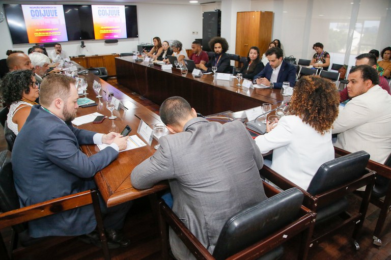 Secretaria-Geral retoma e coordena comitê de monitoramento de políticas públicas de juventude