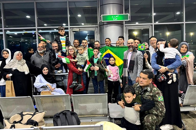 Aeronave com 30 repatriados de Gaza decola do Egito rumo a Brasília