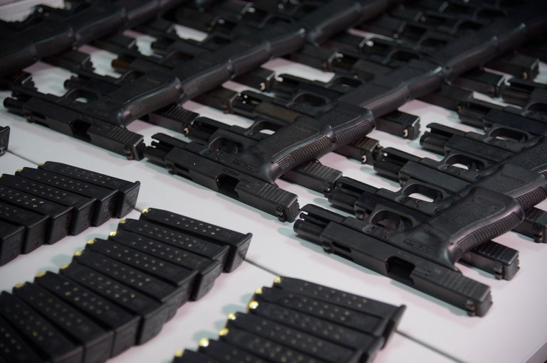 AGU ingressa com dez ações no STF contra leis estaduais e municipais que facilitam acesso a armas de fogo