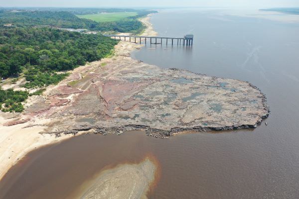 Apesar de ter iniciado recuperação, nível do Rio Negro em Manaus ainda está abaixo da mínima histórica para o período