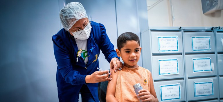 Brasil reverte tendência de queda nas vacinas e 8 imunizantes do calendário infantil registram alta em 2023