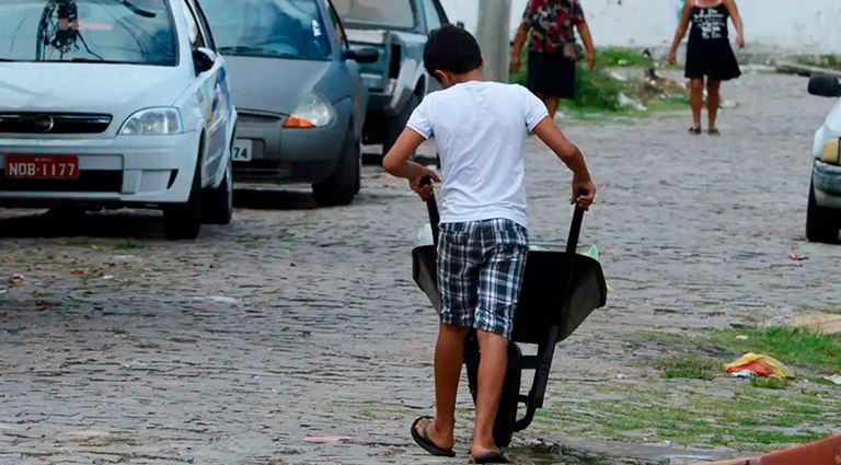 De 2019 para 2022, trabalho infantil aumentou no país, aponta IBGE