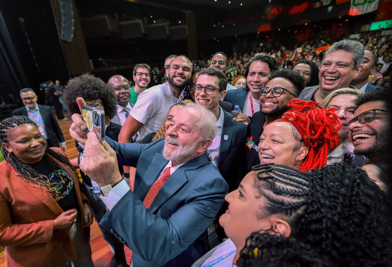 Faremos mais cem Institutos Federais até 2026, diz Lula na Conferência Nacional de Juventude