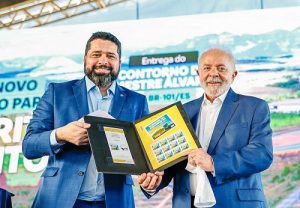 Inaugurado pelo presidente Lula, Contorno do Mestre Álvaro/ES estampa selo dos Correios