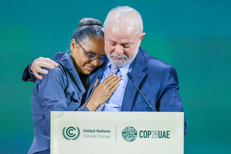 Lula quebra protocolo e se emociona em evento sobre florestas na COP 28