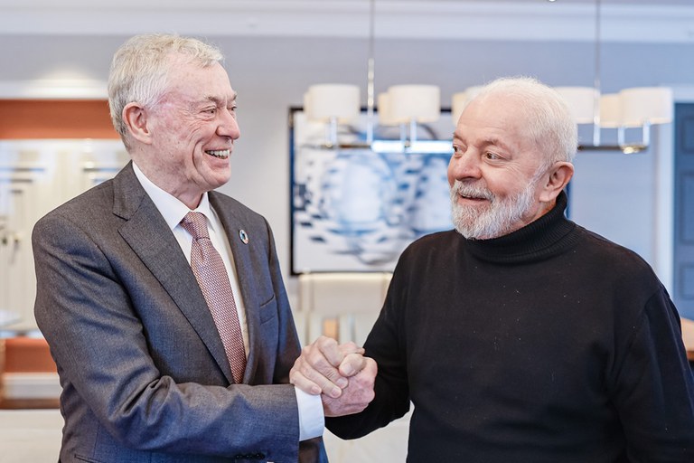 Lula se encontra com ex-presidente do FMI e ex-chanceler da Alemanha