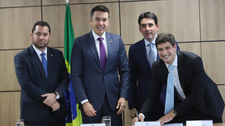 MPor e prefeitura do Recife assinam projeto que estimula criação do 1º centro de manutenção do Nordeste