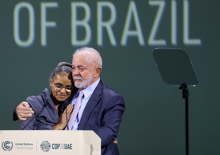Na COP28, Lula cede palco para Marina e diz: “A floresta fala por si”