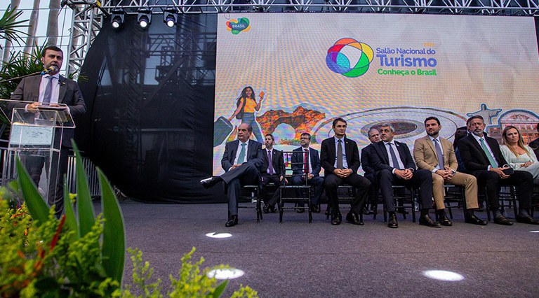 "Turismo deve ser prioridade na geração de emprego e renda", diz presidente da Embratur