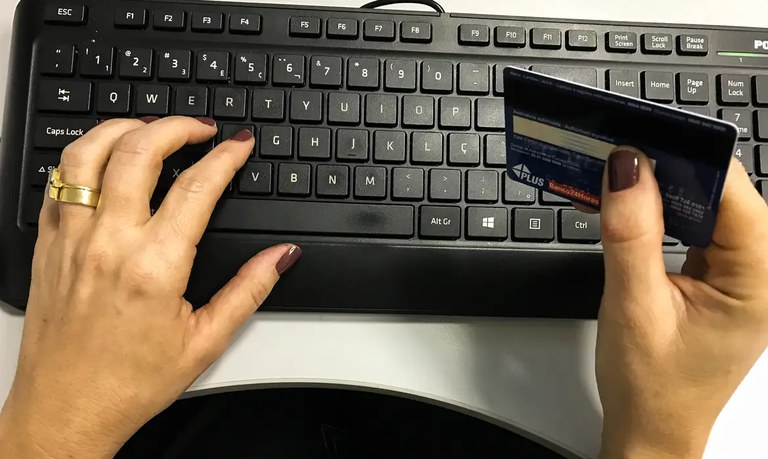 Novo teto de juros para faturas de cartão de crédito tem início na quarta-feira