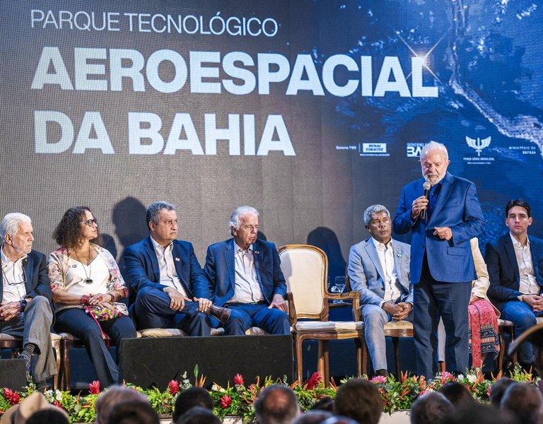 “Vamos fazer este país voltar a crescer”, diz Lula em ato para criação do Parque Tecnológico Aeroespacial da Bahia