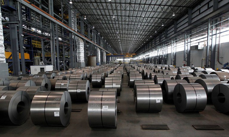 Após 30 anos, EUA revogam medida antidumping contra aço brasileiro