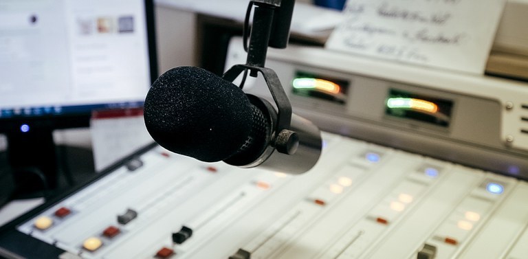Até o final de 2023, 1.185 emissoras de rádio AM já migraram para a faixa FM