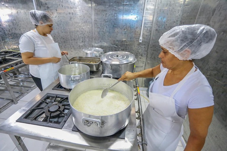 Conab participa de entrega de alimentos para cozinhas solidárias no Paraná