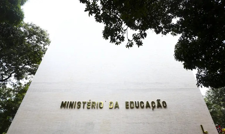 Ceará poderá retomar 275 obras da educação básica