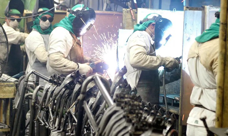 Governo Federal lança nova política industrial na segunda-feira (22)