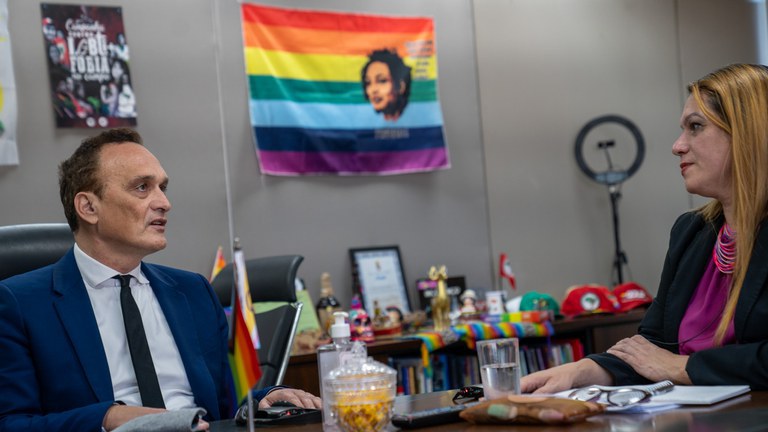 Embaixador francês visita Brasil para conhecer políticas para população LGBTQIA+