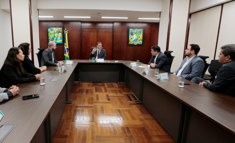 Aumento da produtividade do solo do Brasil é debatido em reunião com o ministro Fávaro e Febrageo