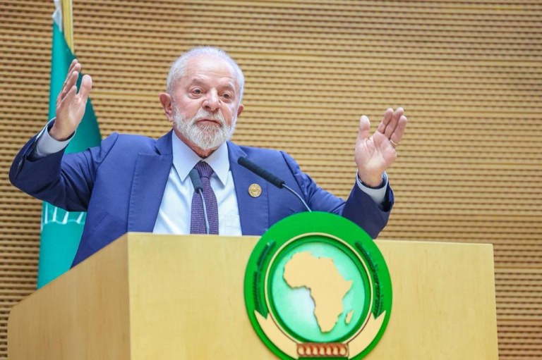 "Desenvolvimento não pode continuar sendo privilégio de poucos", diz Lula na África