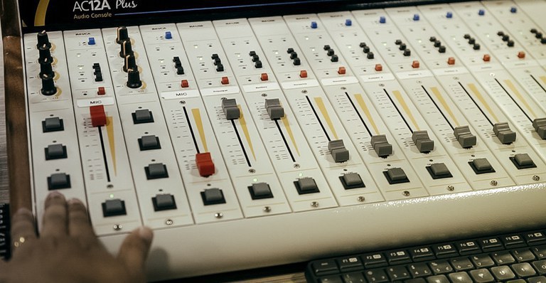 Ministério prorroga prazo para solicitação de licenciamento de estações de radiodifusão e ancilares