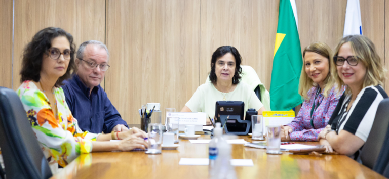 Dirigentes do Ministério da Saúde, Butantan e Fiocruz debatem produção de vacinas contra dengue