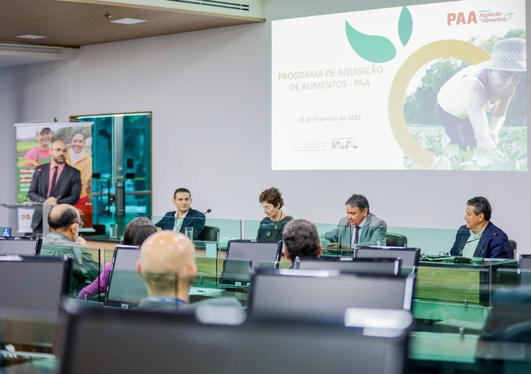 Reunião de alinhamento do Programa de Aquisição de Alimentos (PAA) Leite é realizada em Brasília