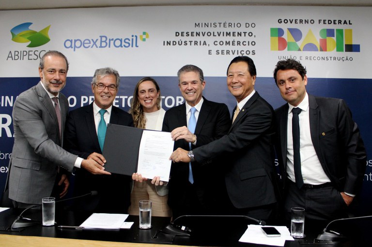 Governo firma parceria de capacitação para impulsionar exportação do pescado brasileiro