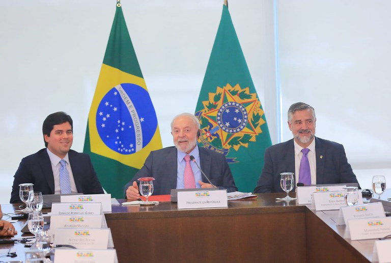 Lula e ministro do Esporte recebem a comitiva da Fifa e reforçam a candidatura do Brasil à Copa Feminina de futebol em 2027