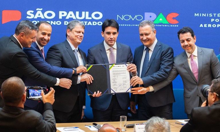 “Obra do túnel Santos-Guarujá será referência de engenharia e de cooperação no Brasil”, diz Rui Costa