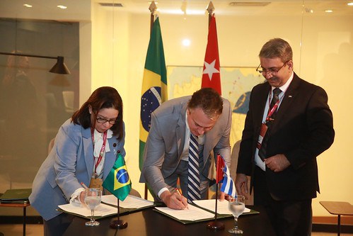 Brasil e Cuba assinam acordo de cooperação durante CRES+5