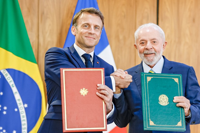 Brasil e França assinam 21 acordos em visita do presidente Emmanuel Macron