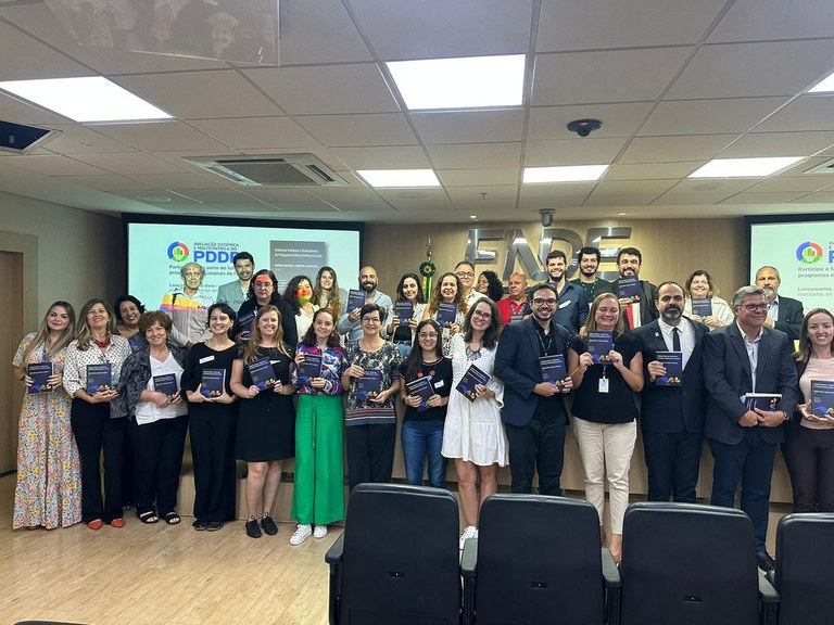 FNDE lança livro sobre impacto do Programa Dinheiro Direto na Escola nas instituições de ensino públicas do Brasil