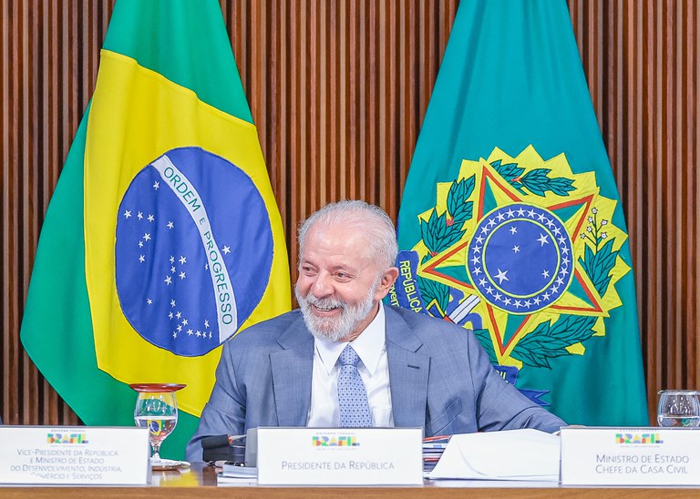 Lula celebra queda recorde de desmatamento e bom começo do PIB