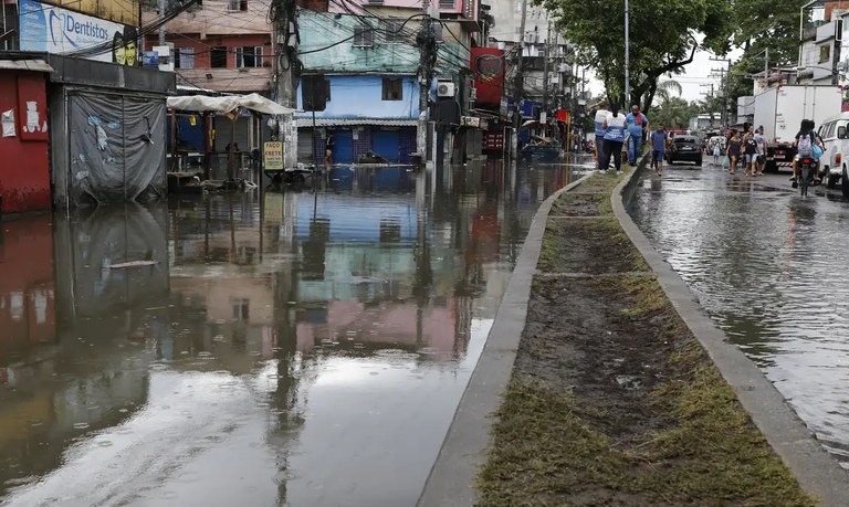 Ministério da Saúde entra em alerta com Defesa Civil para socorrer vítimas das chuvas no Rio de Janeiro