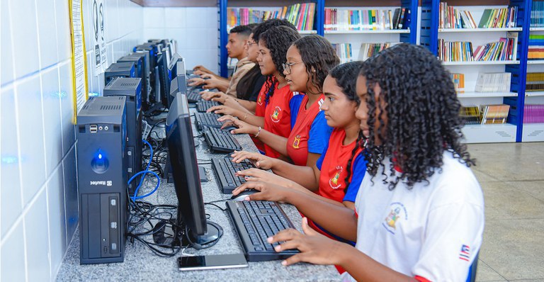 Ministério das Comunicações anuncia doação de 2,5 mil computadores para Pontos de Inclusão Digital