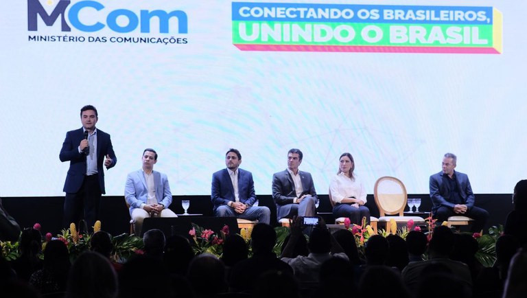 Governo Federal assina protocolo para disponibilizar internet gratuita em destinos turísticos brasileiros