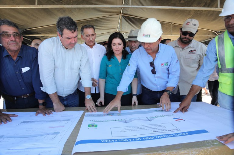 Ministros Simone Tebet e Waldez Goes visitam ponte binacional que ligará Brasil ao Paraguai