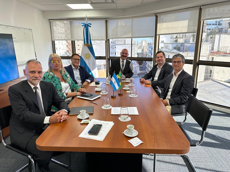 Política de céus abertos no mercado aéreo entre Brasil e Argentina