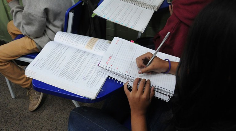 Taxa de analfabetismo teve queda de 1,3% em 2023, diz IBGE