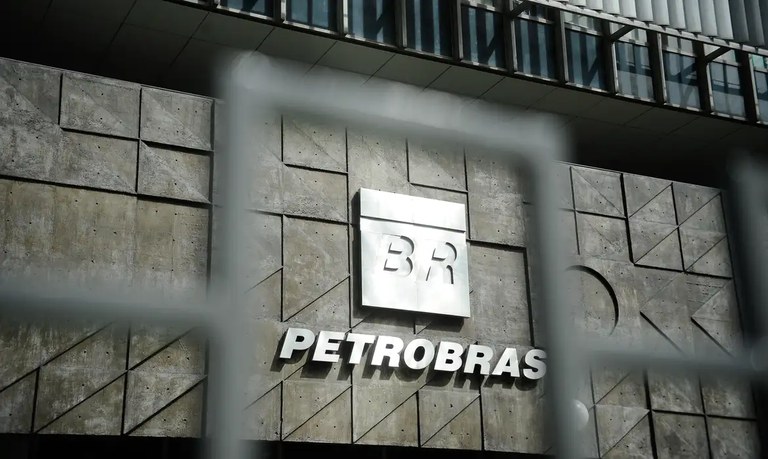 Tributos e participações governamentais pagos pela Petrobras em 2023 somaram R$ 240 bilhões