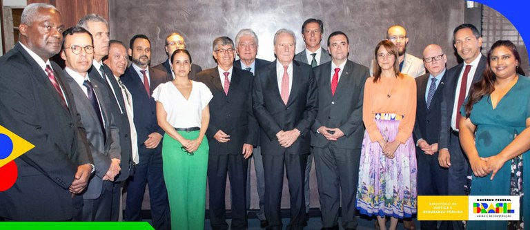 Lewandowski e embaixadores residentes em Brasília discutem cooperação