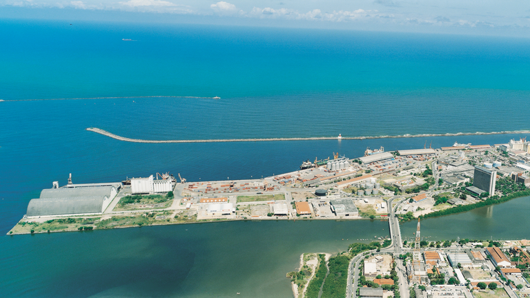Seis terminais portuários vão a leilão em maio em PE, RJ e RS
