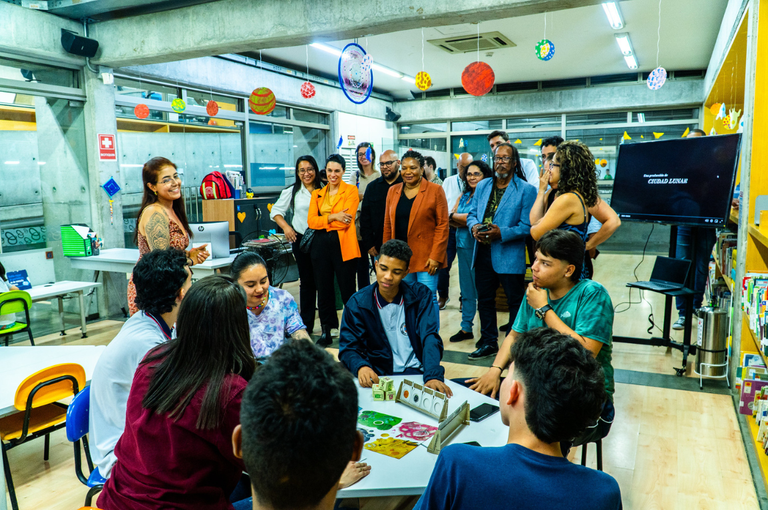 Em Medellín, ministra visita iniciativas voltadas ao fortalecimento da leitura