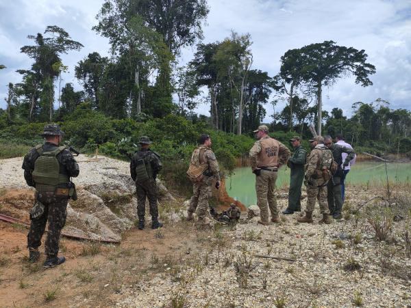 FAB, PF e PRF combatem garimpo ilegal em território Yanomami